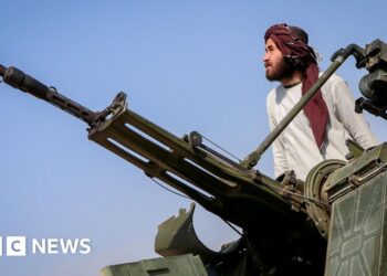 Why are Afghanistan and Pakistan fighting?