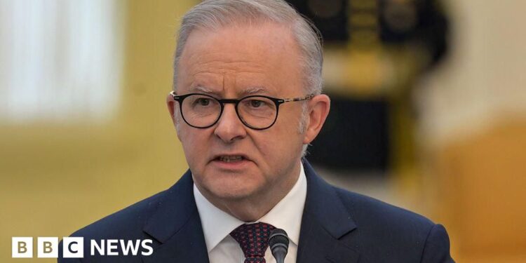 Chinese dance group's tour triggers bomb threat against Australian PM