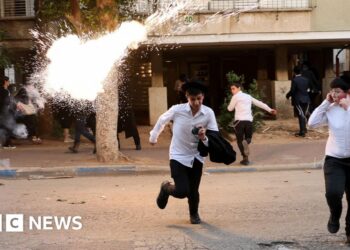 Female Israeli soldiers rescued after being chased by ultra-Orthodox men
