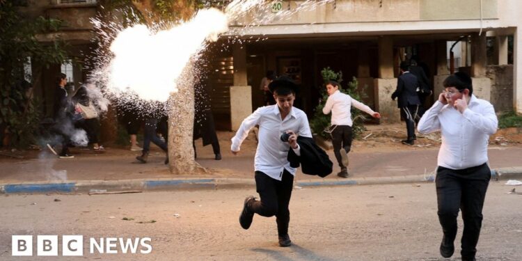 Female Israeli soldiers rescued after being chased by ultra-Orthodox men