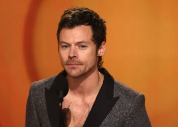 Harry Styles’ ‘Aperture’ Debuts at No. 1 on Singles Chart