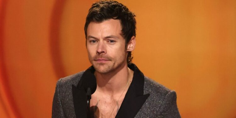 Harry Styles’ ‘Aperture’ Debuts at No. 1 on Singles Chart