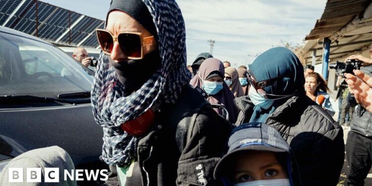 Australia bans citizen trying to return from IS camp in Syria