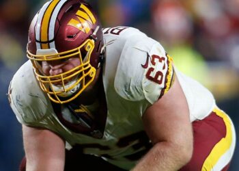 Chargers reach deal with C Tyler Biadasz, source says