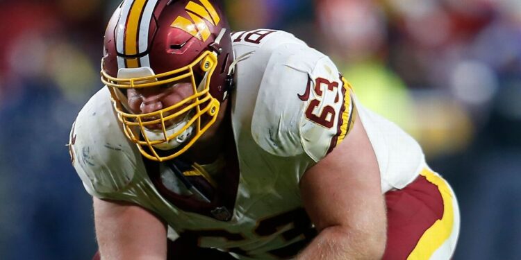 Chargers reach deal with C Tyler Biadasz, source says