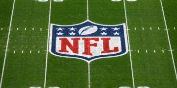 NFL explores adding game on Thanksgiving Eve, source says