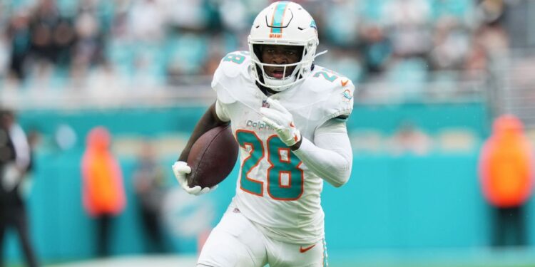 Sources: Dolphins’ De’Von Achane not available in trade