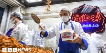 Shops and restaurants in Egypt told to close early as energy crisis deepens