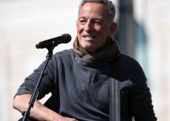 Bruce Springsteen Performs ‘Streets of Minneapolis’ at No Kings Rally