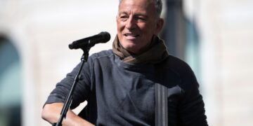 Bruce Springsteen Performs ‘Streets of Minneapolis’ at No Kings Rally