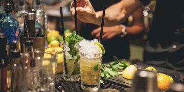 10 Cocktails You Should Never Order at a Bar, According to Bartenders