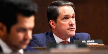 A Top Democrat Is Urging Colleagues to Support Trump’s Spy Machine