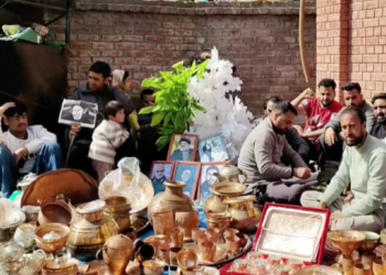 Kashmiris donate gold and cash to support Iran | US-Israel war on Iran