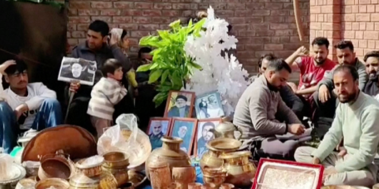 Kashmiris donate gold and cash to support Iran | US-Israel war on Iran