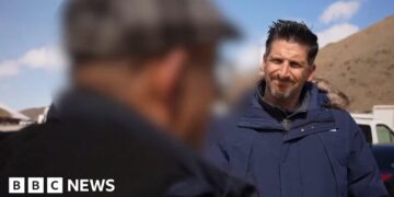 BBC speaks to Iranians crossing into Turkey