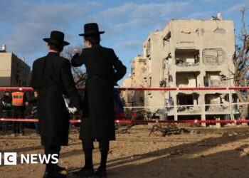 Iranian missiles injure 160 in towns near Israeli nuclear site