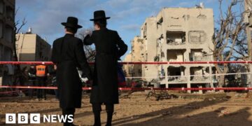 Iranian missiles injure 160 in towns near Israeli nuclear site