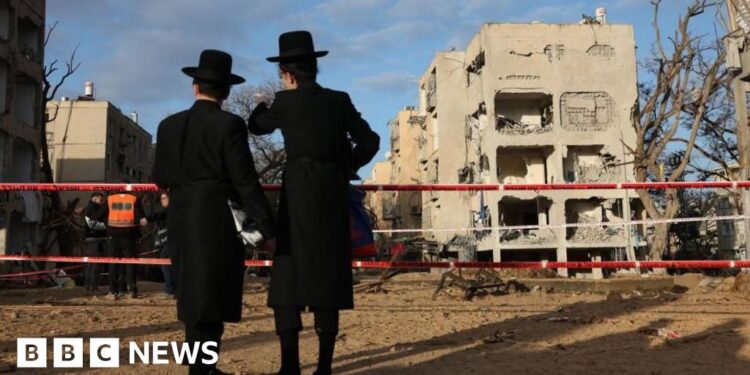 Iranian missiles injure 160 in towns near Israeli nuclear site