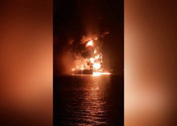 Massive fires on two oil tankers after attack in Iraqi waters | US-Israel war on Iran