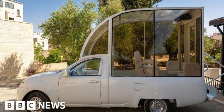 Popemobile child clinic yet to reach Gaza one year after Francis's death