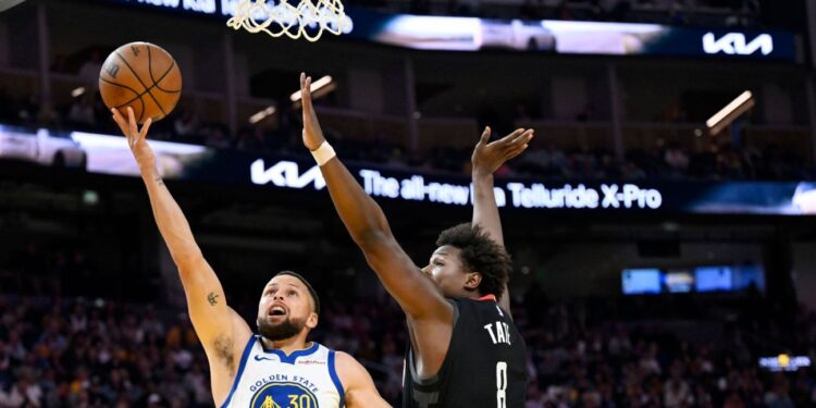 Stephen Curry puts up 29 in return, nearly hands Warriors win