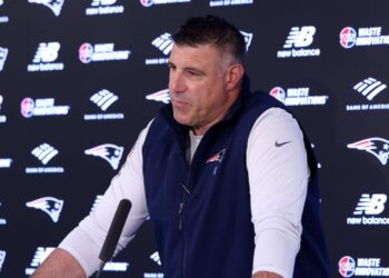 Mike Vrabel had ‘difficult conversations’ over Russini photos