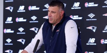 Mike Vrabel had ‘difficult conversations’ over Russini photos