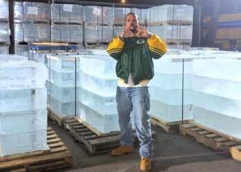 Drake rocks Packers jacket during ‘Iceman’ rollout, seemingly trolling Caleb Williams