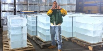Drake rocks Packers jacket during ‘Iceman’ rollout, seemingly trolling Caleb Williams