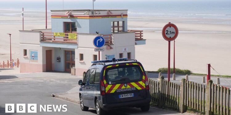 Four people die trying to board boat in Channel crossing attempt