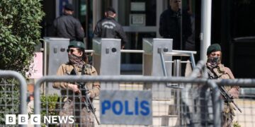 One gunman killed and two injured in shooting at Israeli consulate in Istanbul