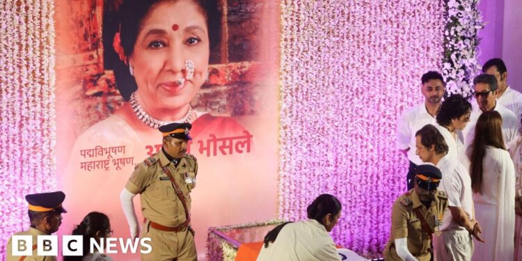 Crowds gather ahead of iconic Indian singer's funeral