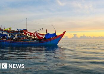 250 missing after migrant boat sinks in Indian Ocean