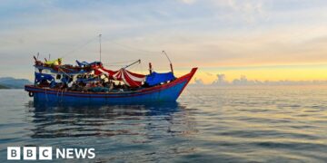 250 missing after migrant boat sinks in Indian Ocean