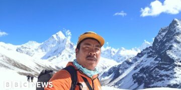 Everest flood warning neglected for years, Nepal officials tell BBC