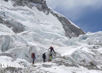 Huge chunk of glacier blocks Everest route in peak climbing season