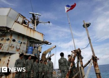 Philippines accuses Chinese fishermen of dumping cyanide in South China Sea