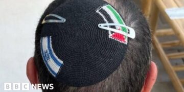 Israeli police investigate after officers 'cut Palestinian flag' from skullcap