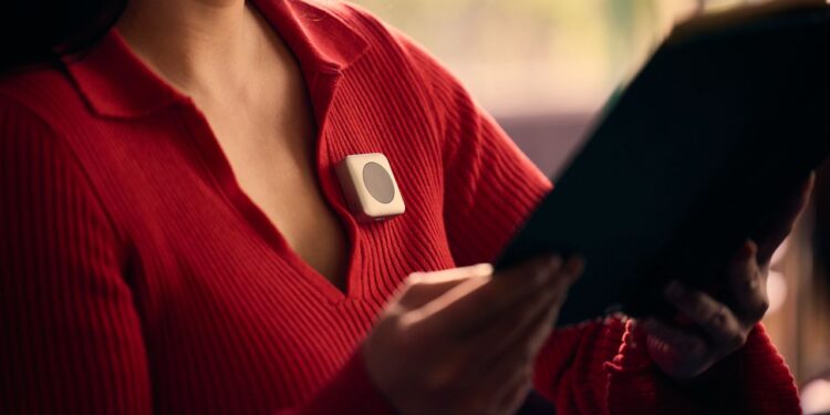 This AI Wearable From Ex-Apple Engineers Looks Like an iPod Shuffle