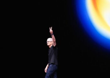 Apple CEO Tim Cook Is Stepping Down