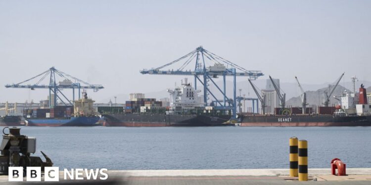 US strikes Iranian fast boats as Iran attacks UAE oil facility