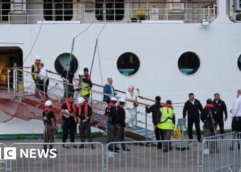 Passengers allowed to leave norovirus-hit cruise ship