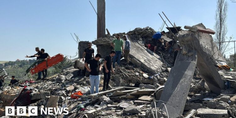 Lebanon says Israeli strikes killed 39