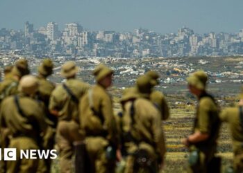 Fears of renewed Gaza war as Hamas disarmament talks stall
