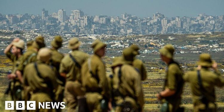 Fears of renewed Gaza war as Hamas disarmament talks stall