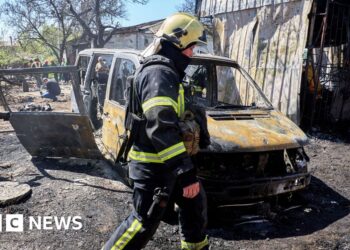 Russia and Ukraine accuse each other of breaching Victory Day ceasefire