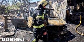Russia and Ukraine accuse each other of breaching Victory Day ceasefire