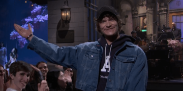 Connor Storrie Introduces Olivia Rodrigo as She Debuts New Song on SNL