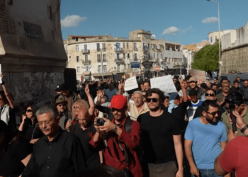 Tunisians rally amid economic crisis and political arrests | Protests