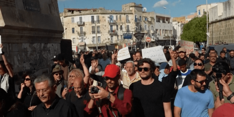 Tunisians rally amid economic crisis and political arrests | Protests